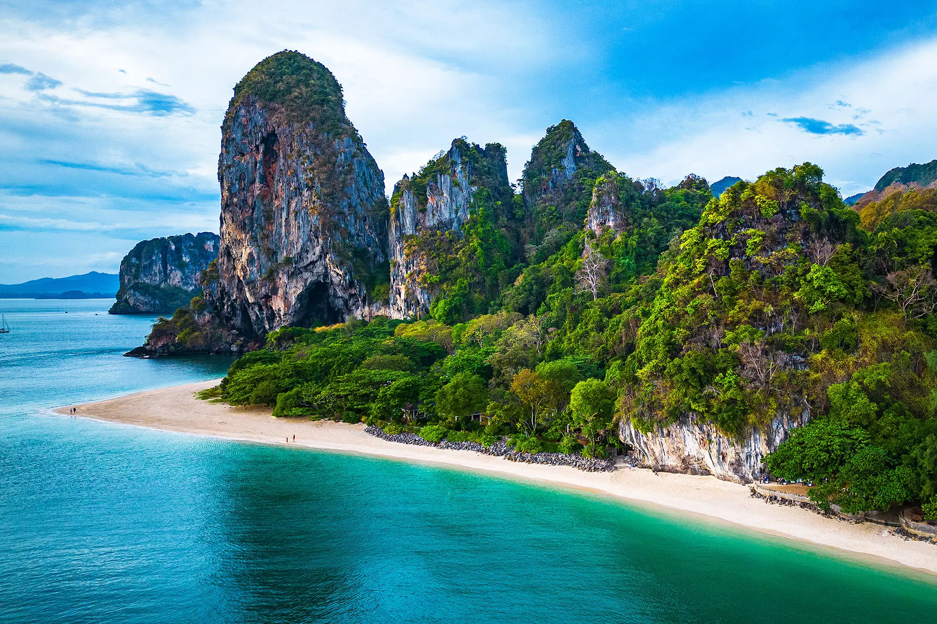 Jurassic World filming location Thailand, Krabi limestone karsts