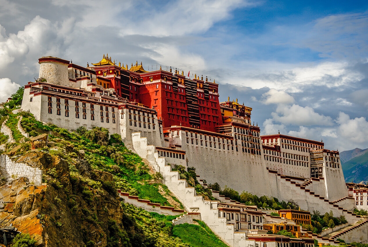 Potala Palace Lhasa Tibet, foreign productions require CFCC filing and Tibet Tourism Bureau escort to shoot Palace exteriors
